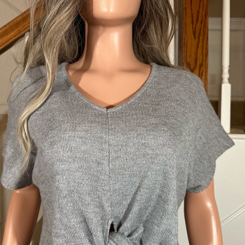 Gray knit twist front top - Picture 2 of 11